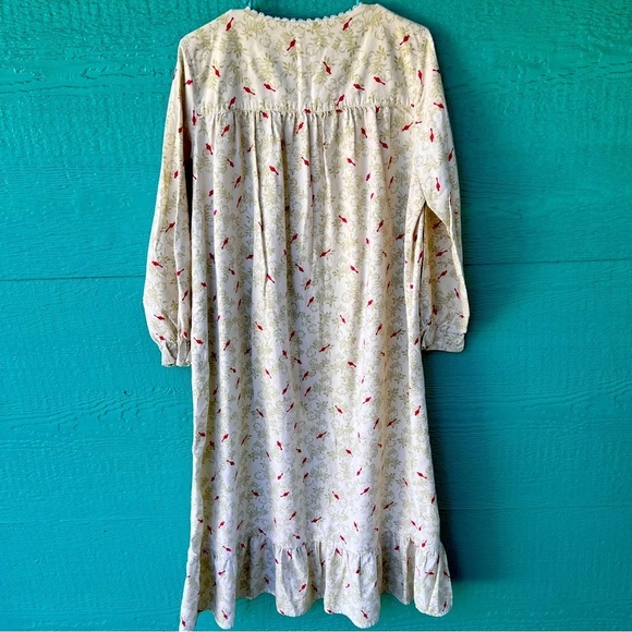 LAURA SCOTT VINTAGE CARDINAL PRINT SMOCKED FLANNEL NIGHTGOWN SIZE LARGE - Picture 8 of 10